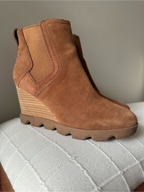 Sorel Suede Wedge Ankle Boot in Chestnut Brown